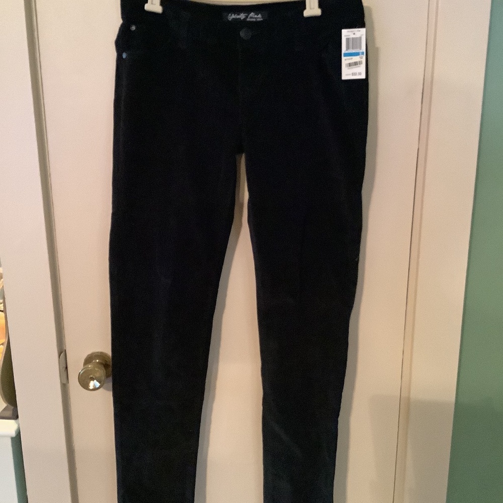 Celebrity Pink black lightweight cords size 9